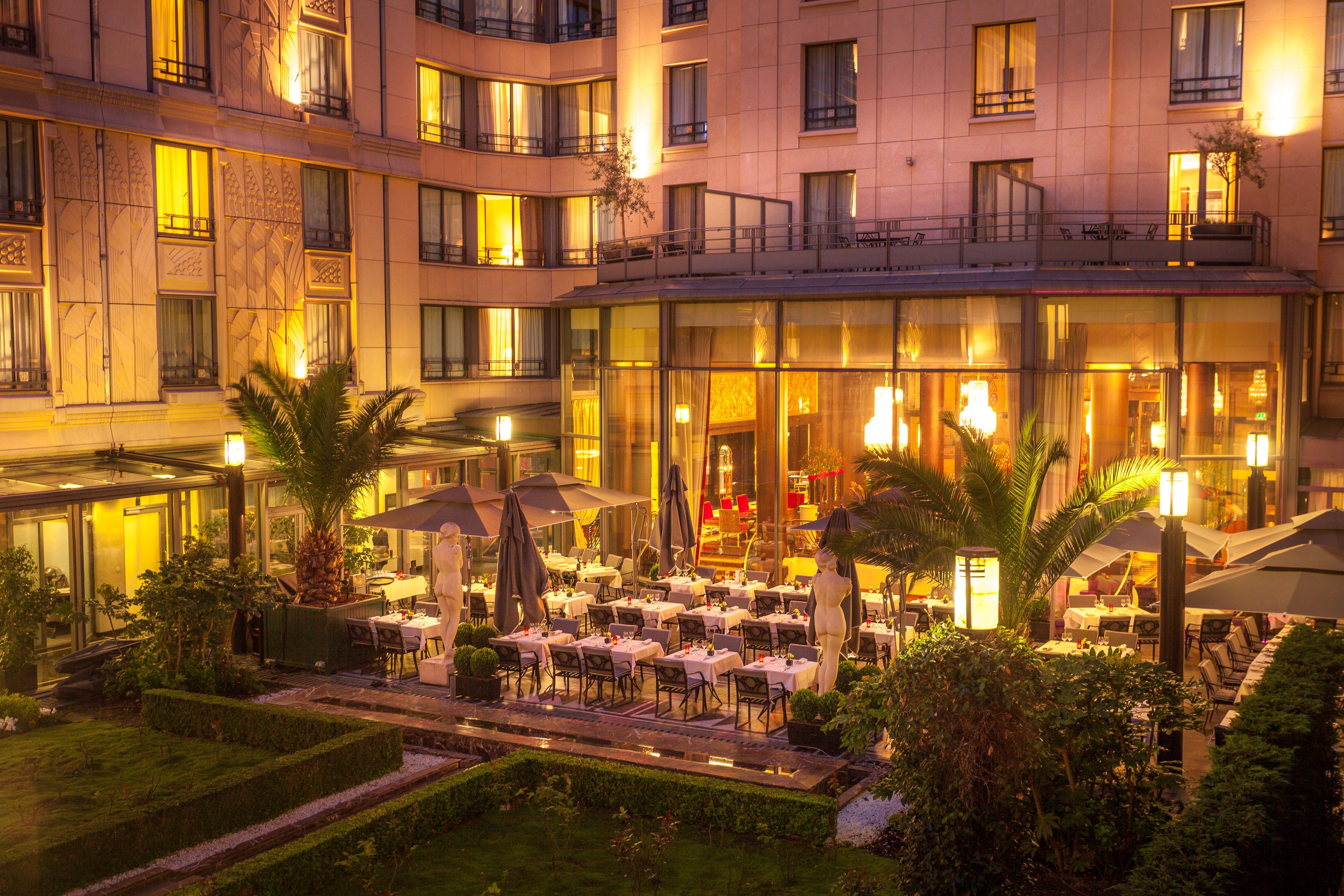 L'Hotel Du Collectionneur Paris Luaran gambar The hotel's courtyard