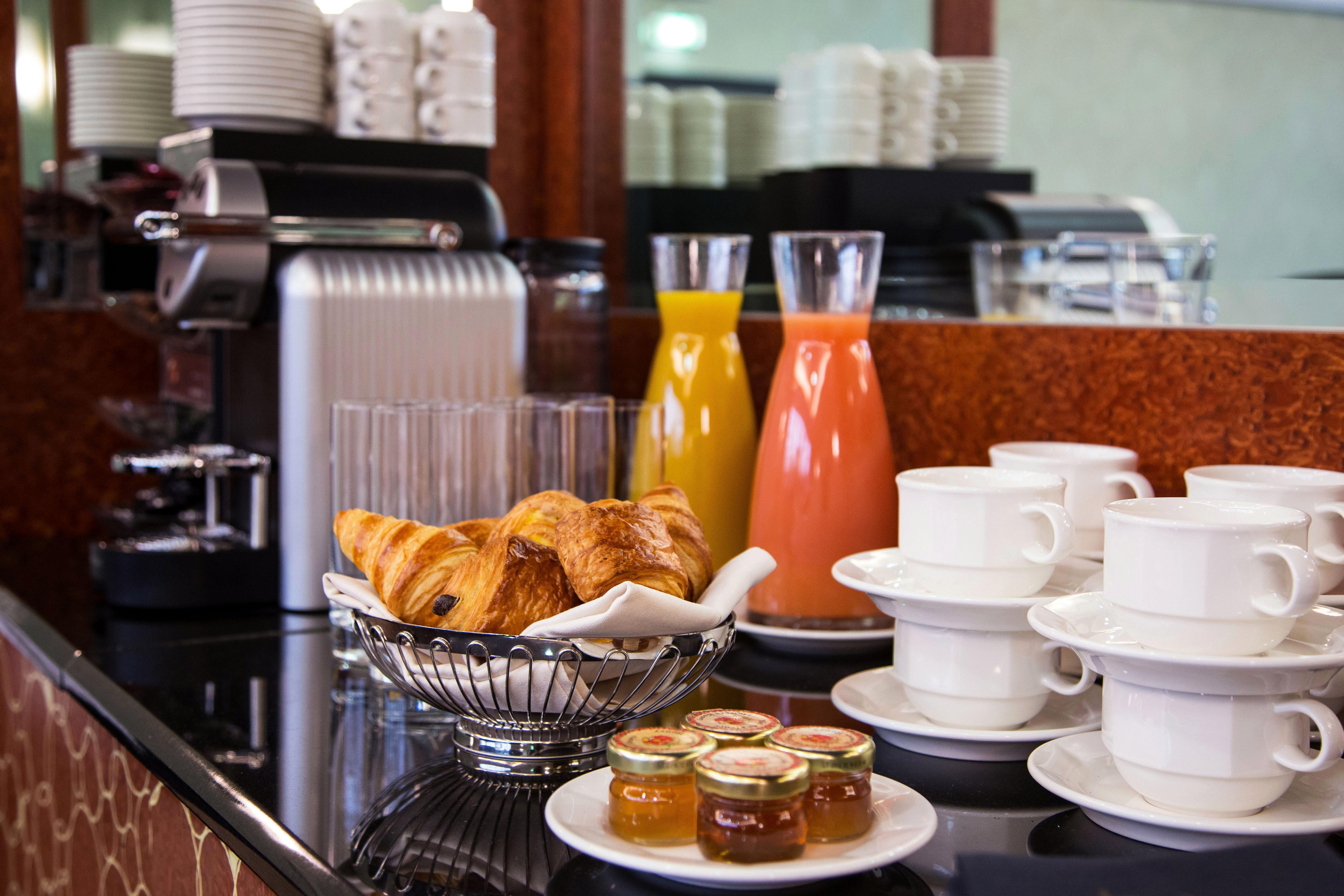 L'Hotel Du Collectionneur Paris Luaran gambar A typical breakfast buffet