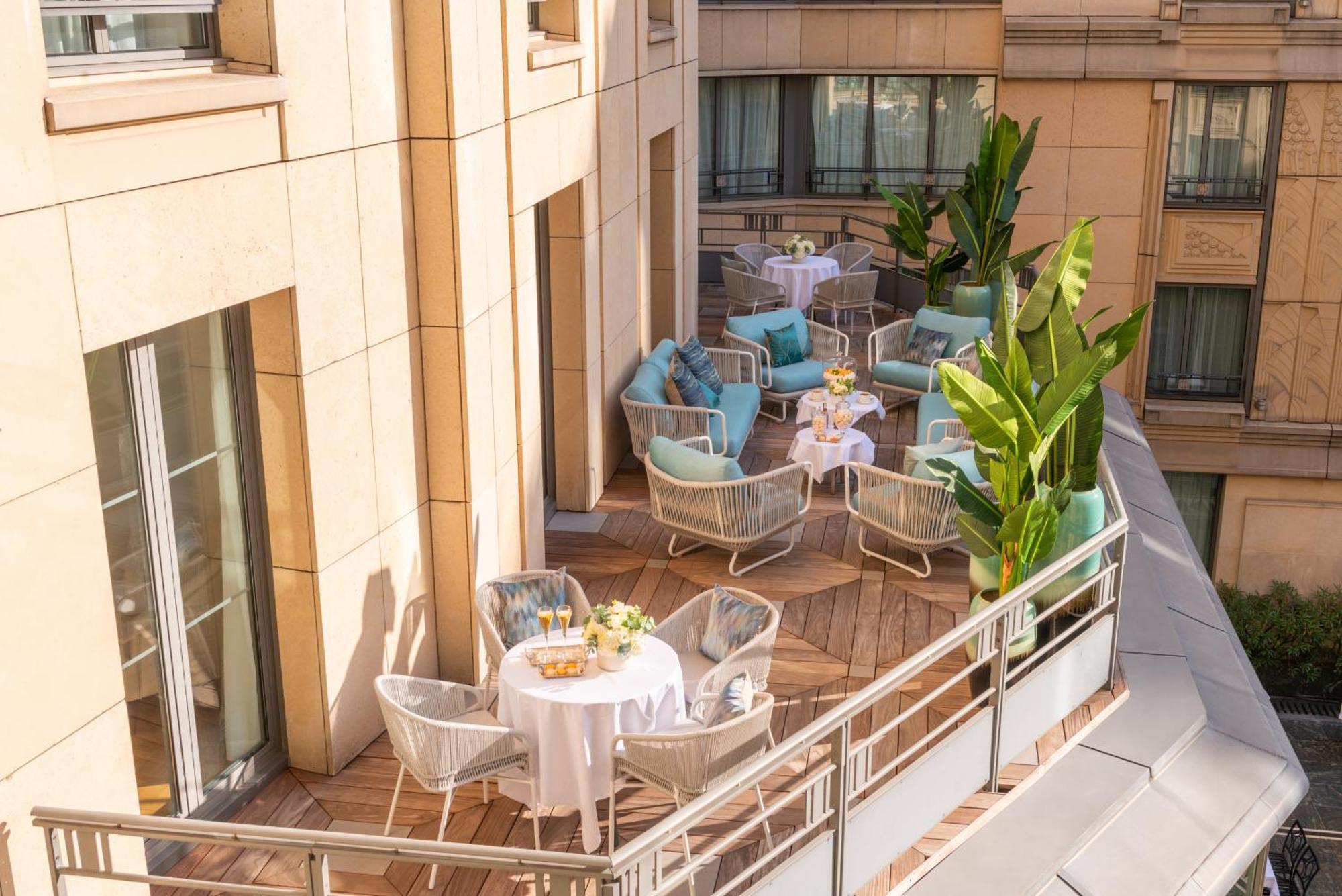 L'Hotel Du Collectionneur Paris Luaran gambar The Terrace at the Four Seasons Hotel
