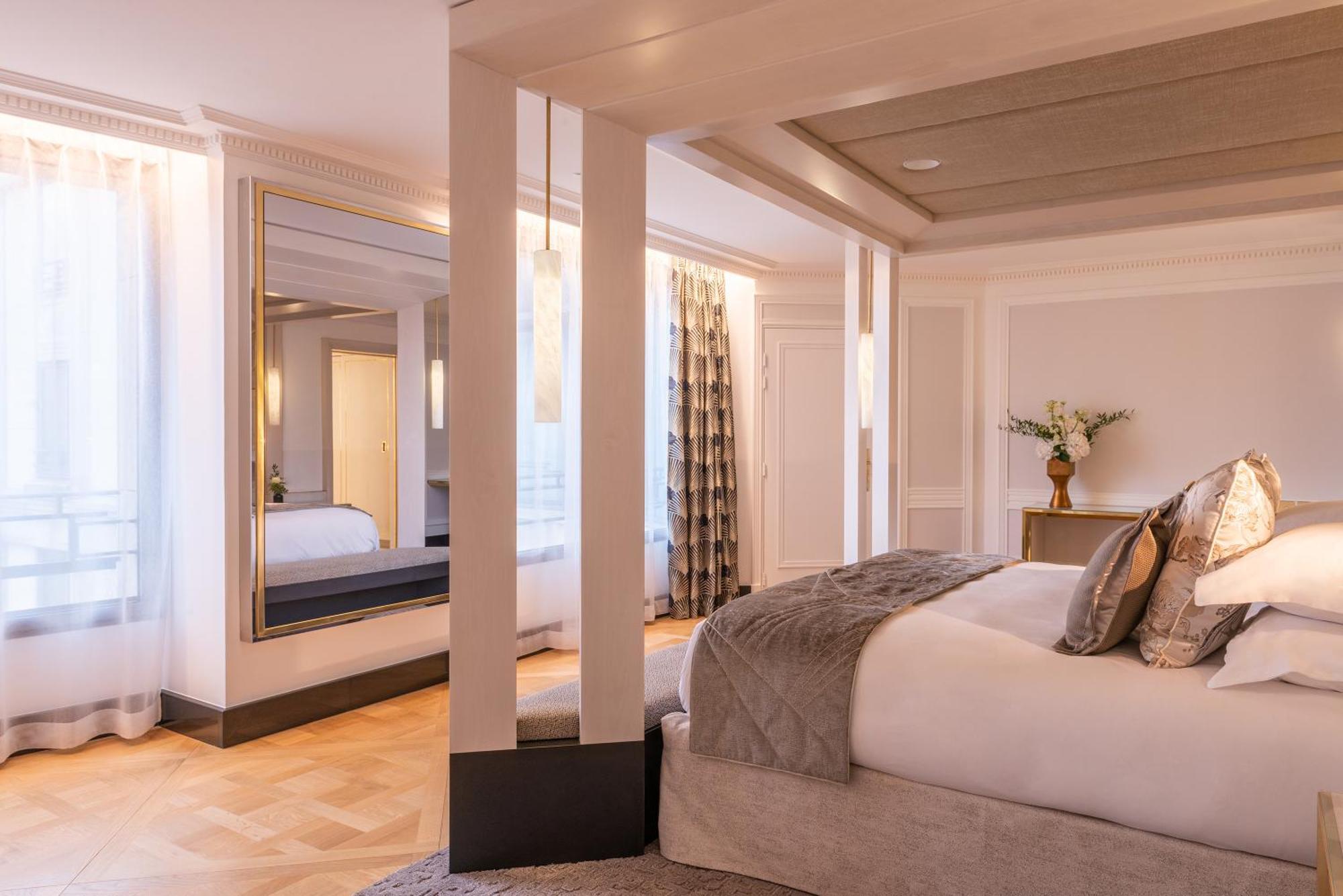 L'Hotel Du Collectionneur Paris Luaran gambar A bedroom at the hotel