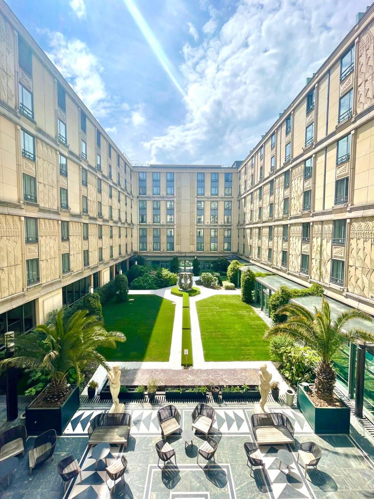 L'Hotel Du Collectionneur Paris Luaran gambar The courtyard of the hotel